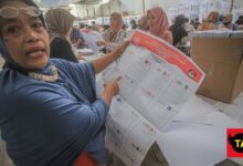 Ratusan Lembar Surat Suara Pemilu 2024 di Jember Rusak Saat Penyortiran